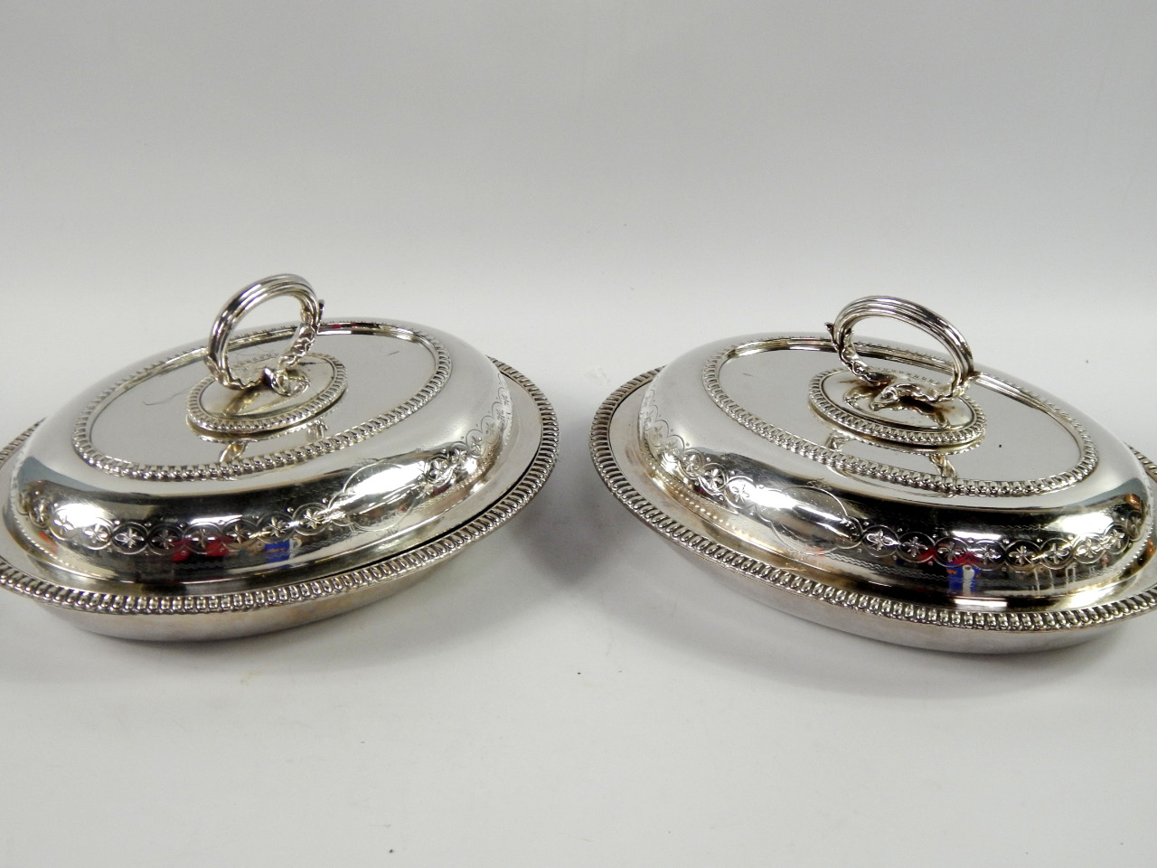 Appraisal: A pair of Victorian oval plated entree dishes and covers