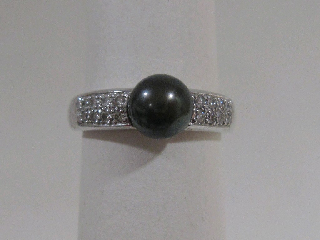 Appraisal: Fourteen carat white gold black pearl set dress ring with