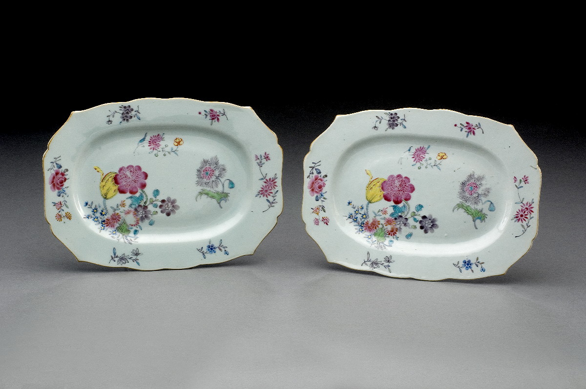 Appraisal: PAIR OF CHINESE EXPORT PORCELAIN FAMILLE ROSE DISHES CIRCA -