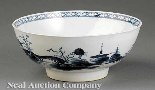 Appraisal: A Worcester Blue and White Porcelain Bowl th c the