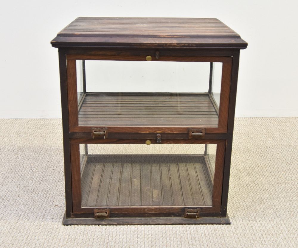 Appraisal: Oak Counter Top Display Case Oak counter top display case