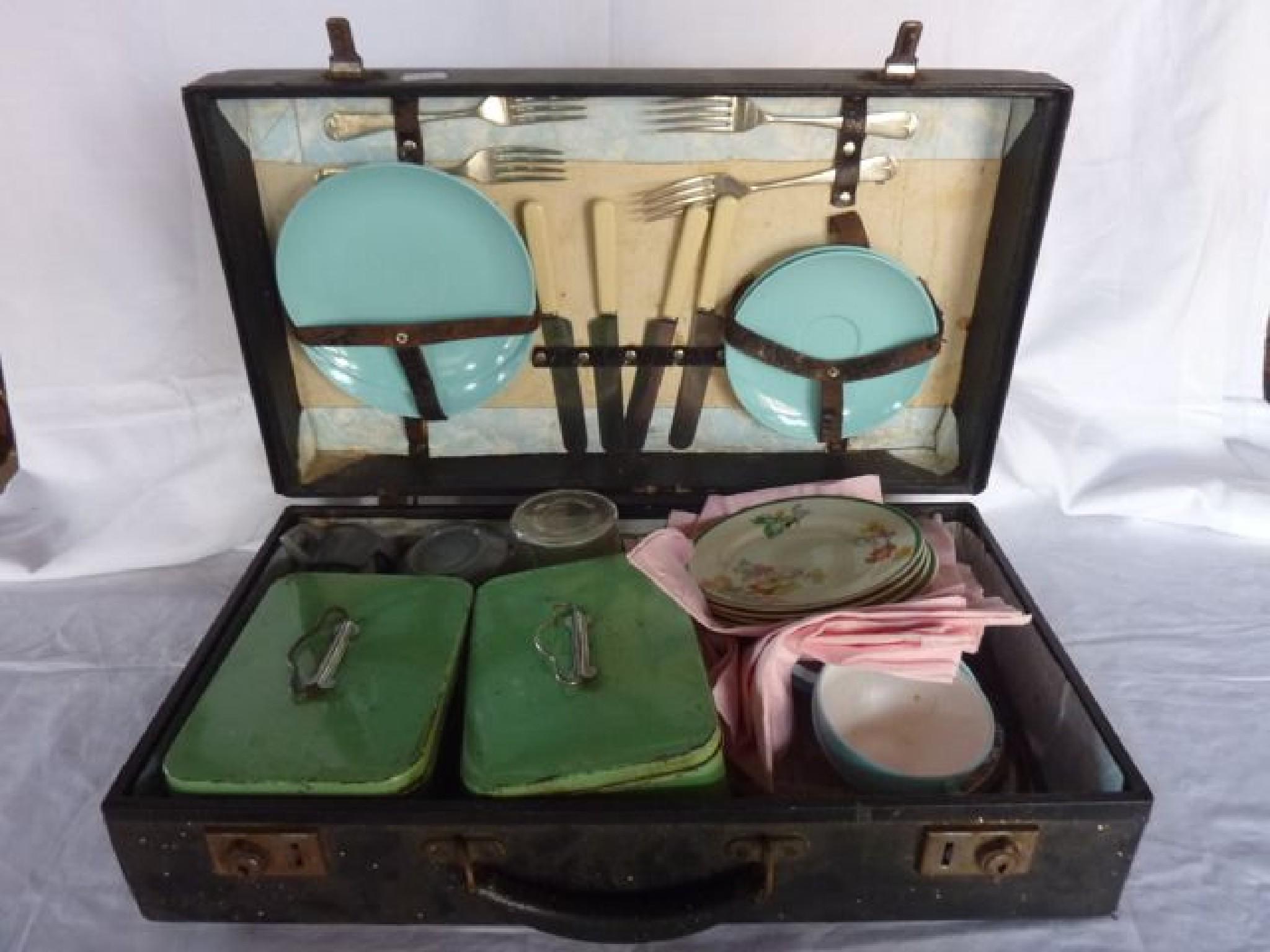 Appraisal: A vintage car picnic set four mainly original