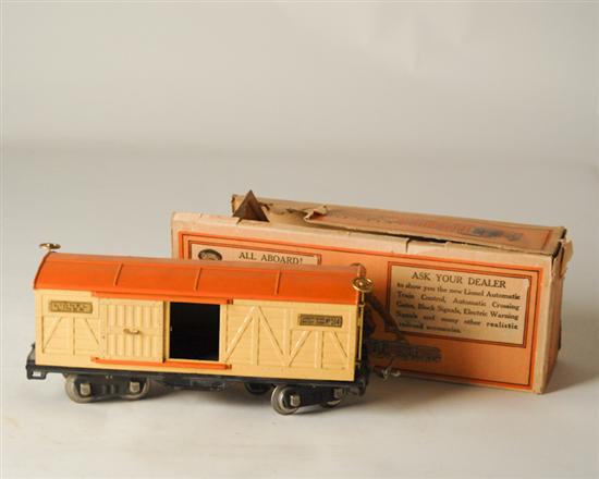 Appraisal: Lionel Standard Gauge Refrigerator Car ivory peakcock roof with box