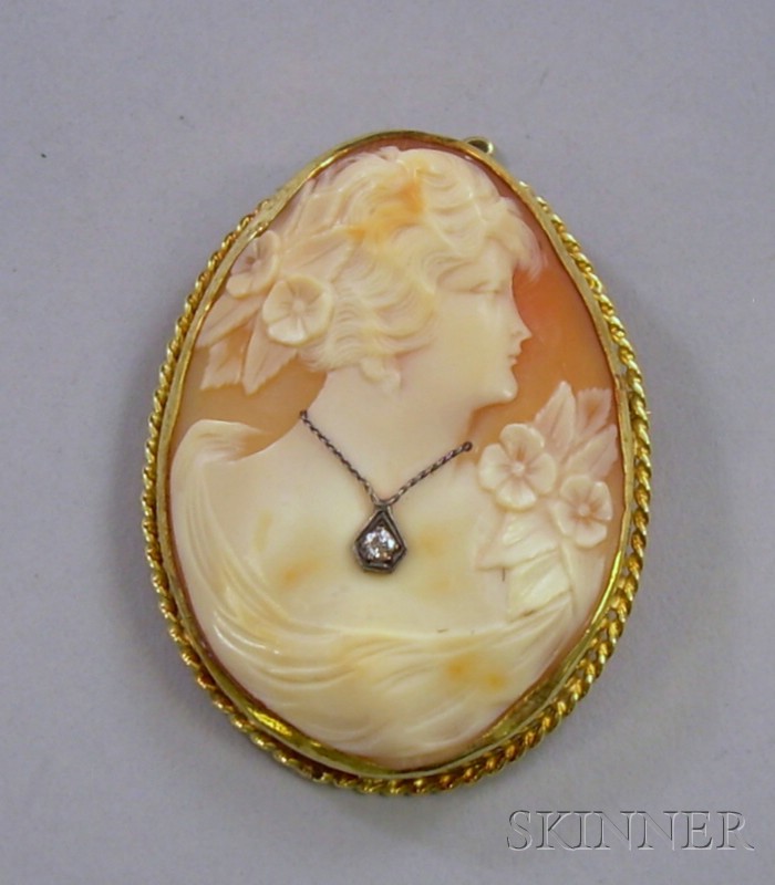 Appraisal: kt Gold-framed Shell-carved Cameo Pendant Brooch depicting Flora with a