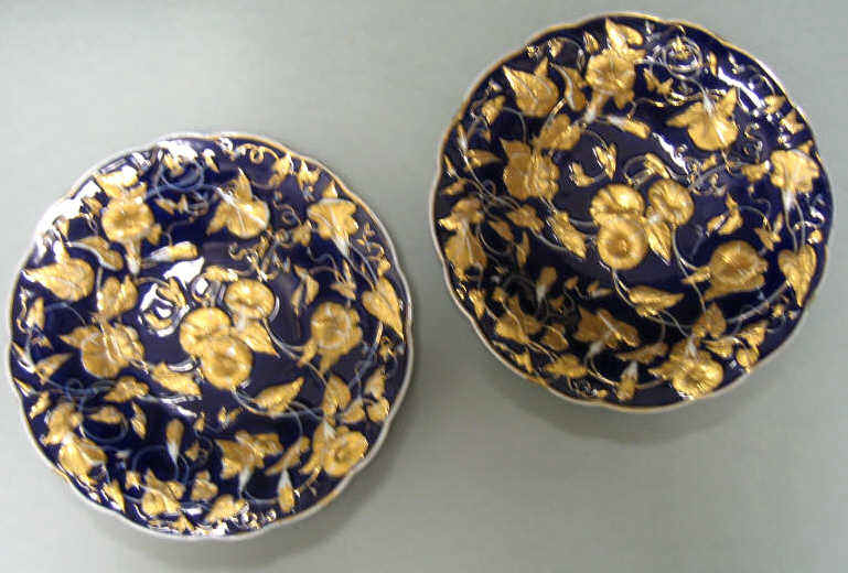 Appraisal: PAIR OF MEISSEN PORCELAIN BOWLS Circular with scalloped rims gilt