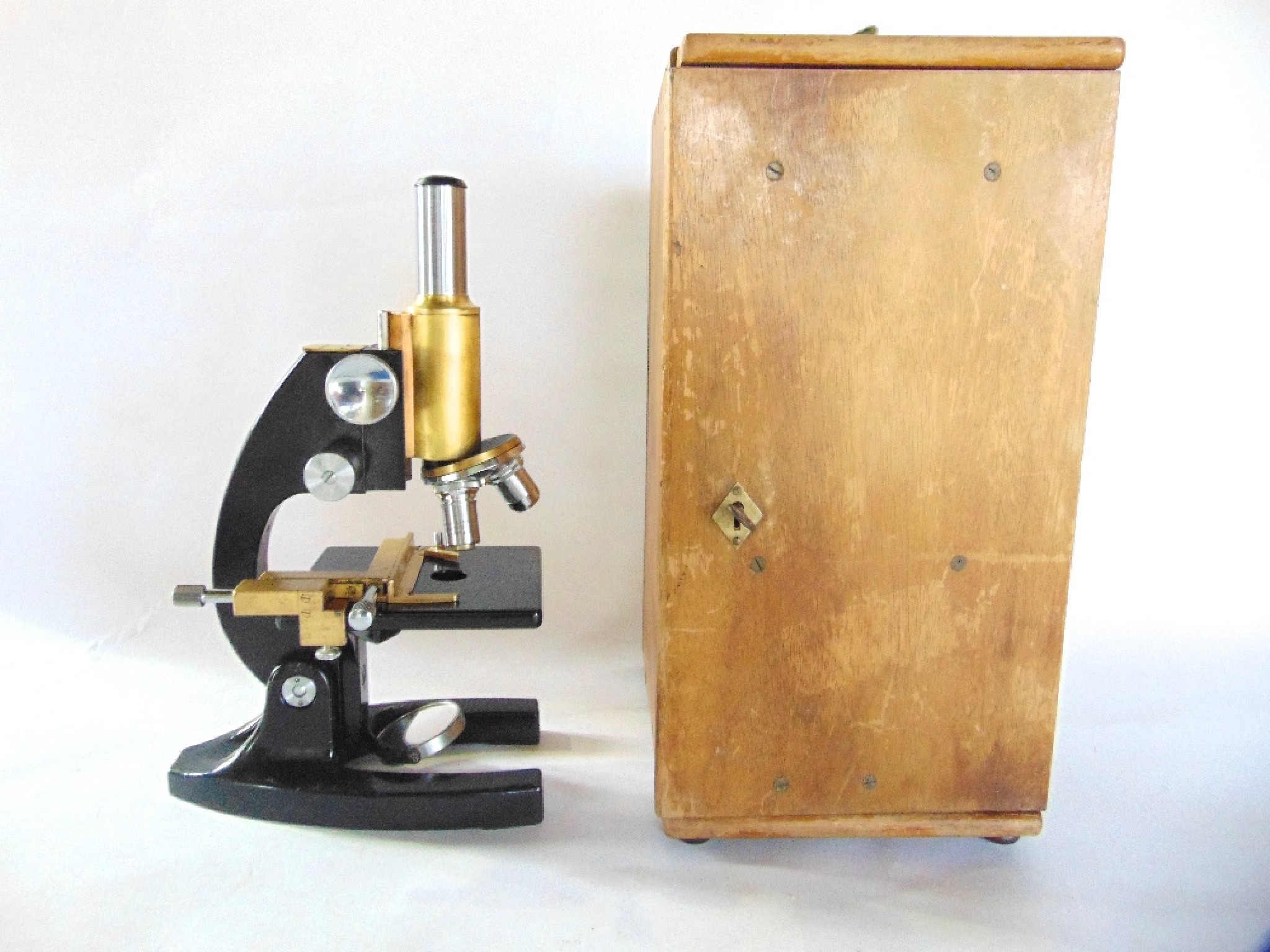 Appraisal: A good quality th century scientific microscope with ebonised and