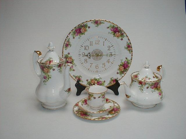 Appraisal: A Royal Albert Old Country Roses dinner and tea service