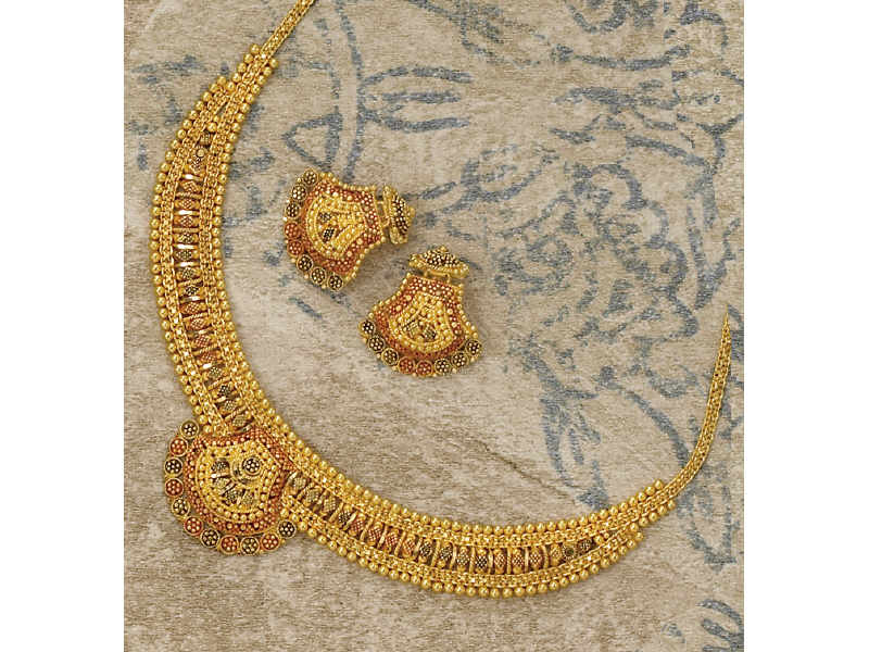 Appraisal: GOLD NECKLACE AND EARRINGS k yellow gold heavily designed necklace