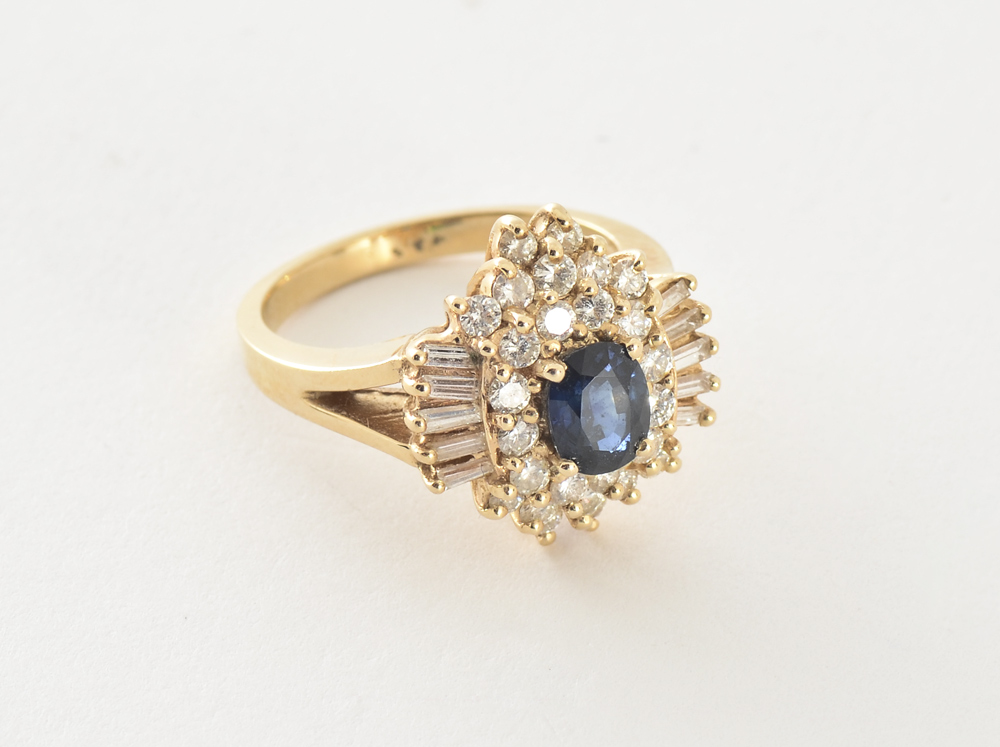 Appraisal: SAPPHIRE DIAMOND RING K yellow gold ring centers one oval