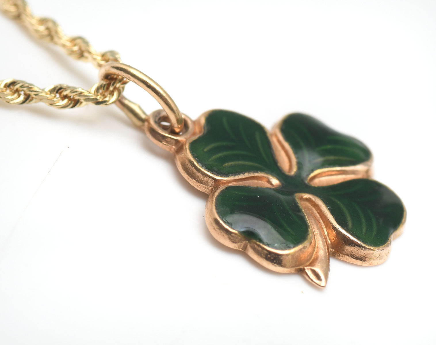 Appraisal: K VINTAGE LEAF CLOVER NECKLACE Vintage leaf clover green guilloche