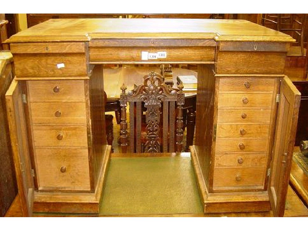 Appraisal: A small oak kneehole pedestal desk the inverted break front