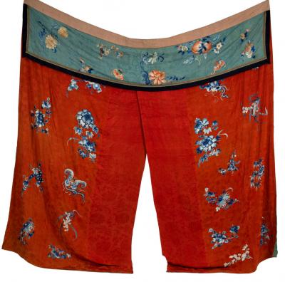 Appraisal: A Chinese embroidered bed hanging th Century decorated blue flower