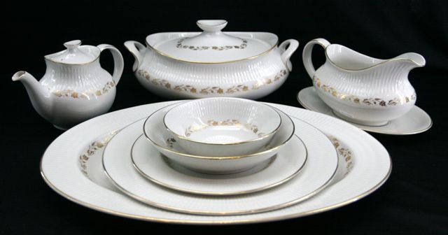 Appraisal: A Royal Doulton 'Fairfax' pattern part dinner service for twelve