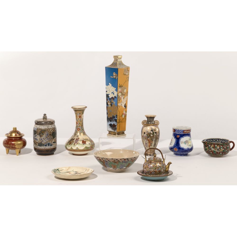 Appraisal: JAPANESE PORCELAIN ASSORTMENT items including a Meiji Dai Nippon tapered