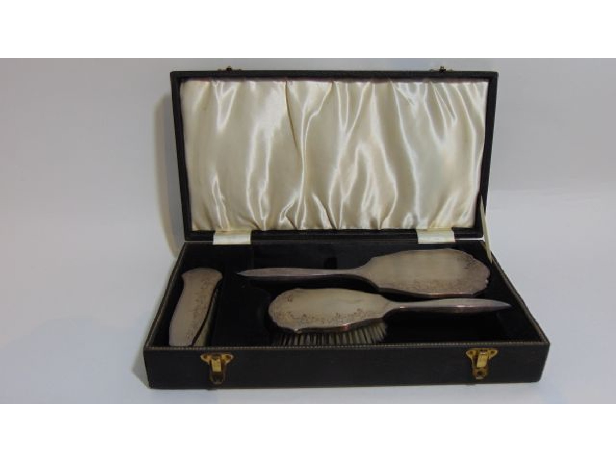 Appraisal: A cased silver dressing set W I Broadway Co Birmingham