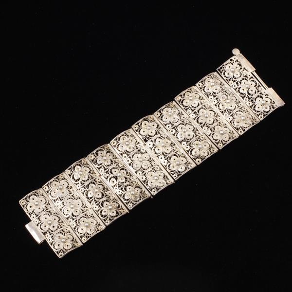 Appraisal: Antique Victorian Silver Filigree Wide Cuff Bracelet with Pin Hinge