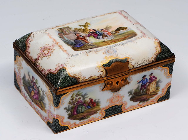 Appraisal: A Continental porcelain box th Centurypainted with f te galante