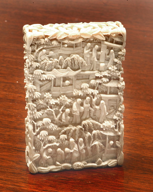 Appraisal: A CHINESE CANTON IVORY CALLING CARD CASE carved in relief