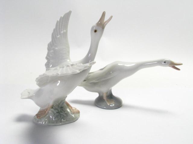 Appraisal: Pair of Lladro Geese one inches long and one with