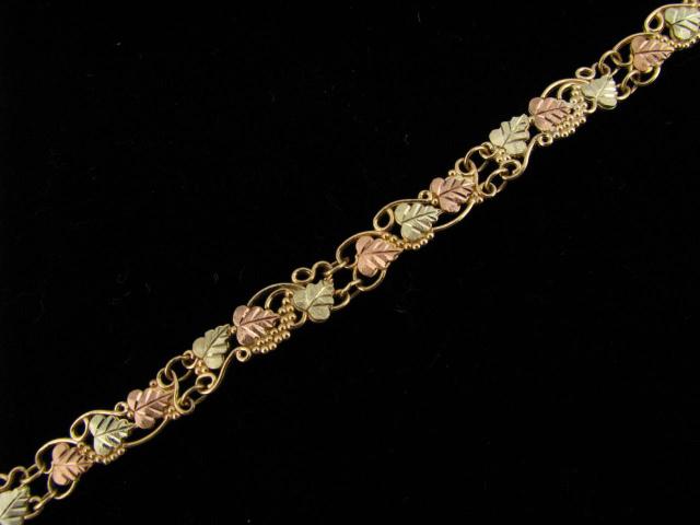 Appraisal: K Black Hills Gold leaf motif bracelet '' long dwtTG