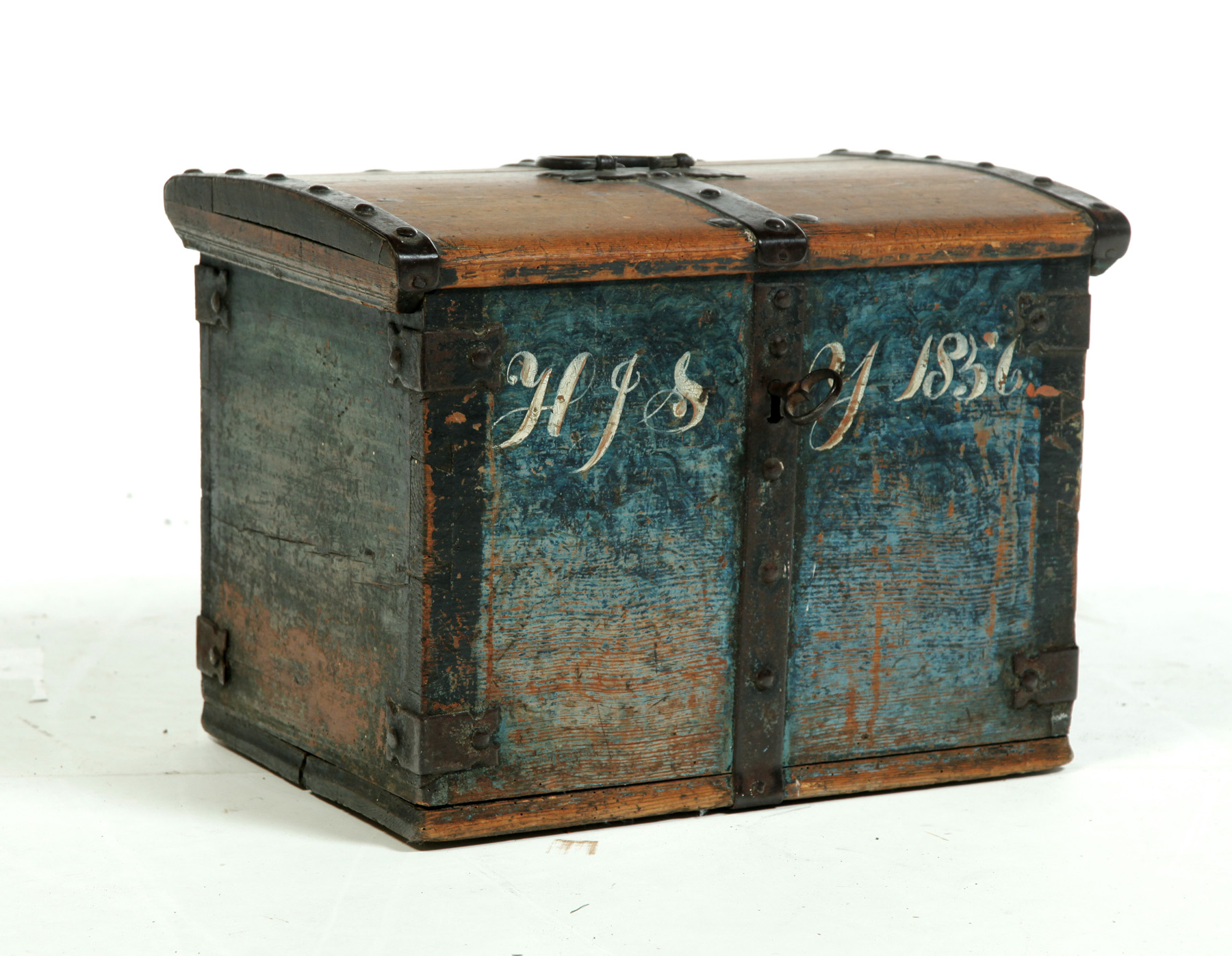 Appraisal: PAINTED IMMIGRANTS' STRONG BOX European dated pine Dovetailed case with