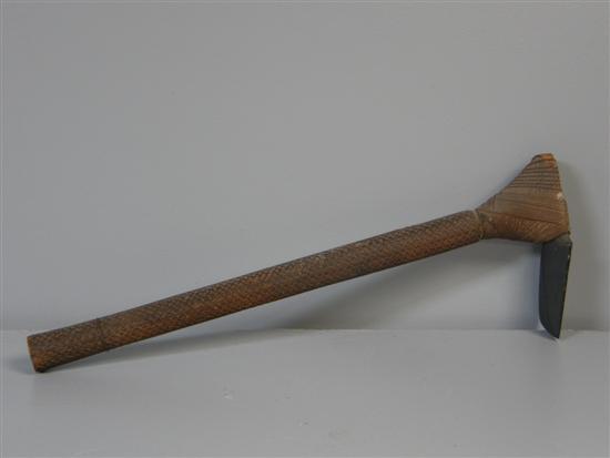 Appraisal: Inuit axe with stone head and intricately patterned carved wood