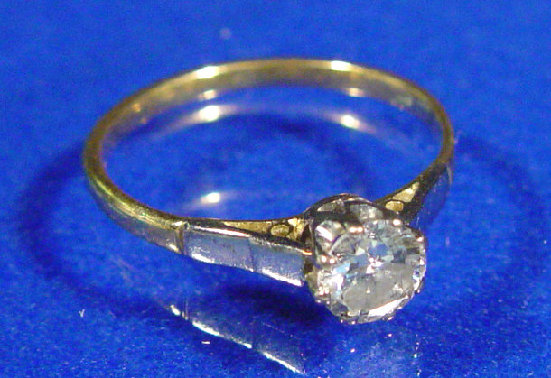 Appraisal: Gold and diamond solitaire ring approximately ct