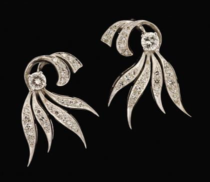 Appraisal: karat white gold flower form earrings Spray flower form each