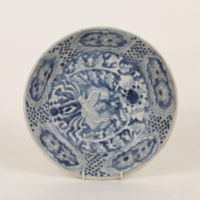 Appraisal: A Swatow plate decorated a phoenix circa cm diameter