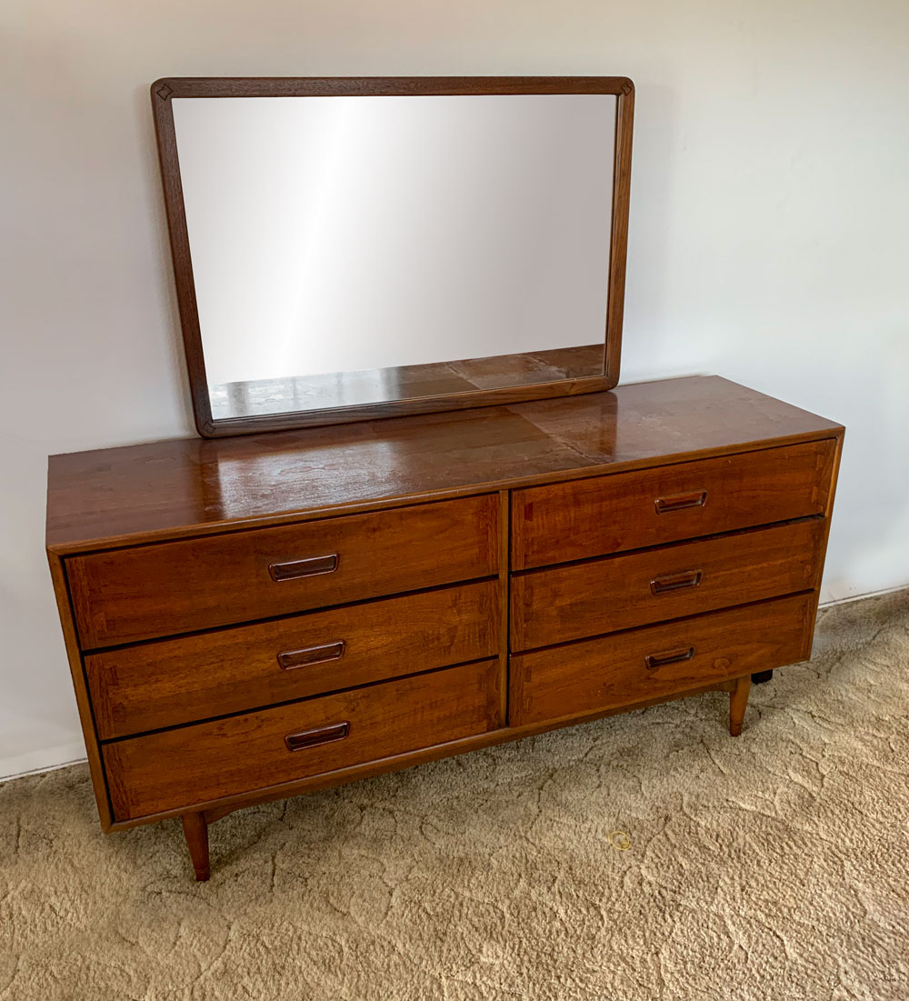 Appraisal: LANE DRAWER DRESSER AND MIRROR Surmounting mirror over drawer dresser