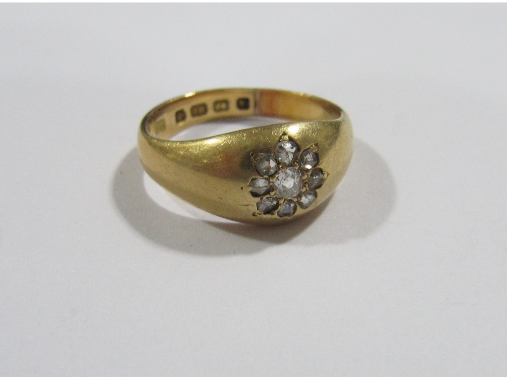 Appraisal: Victorian eighteen carat gold bombe ring with a central cluster