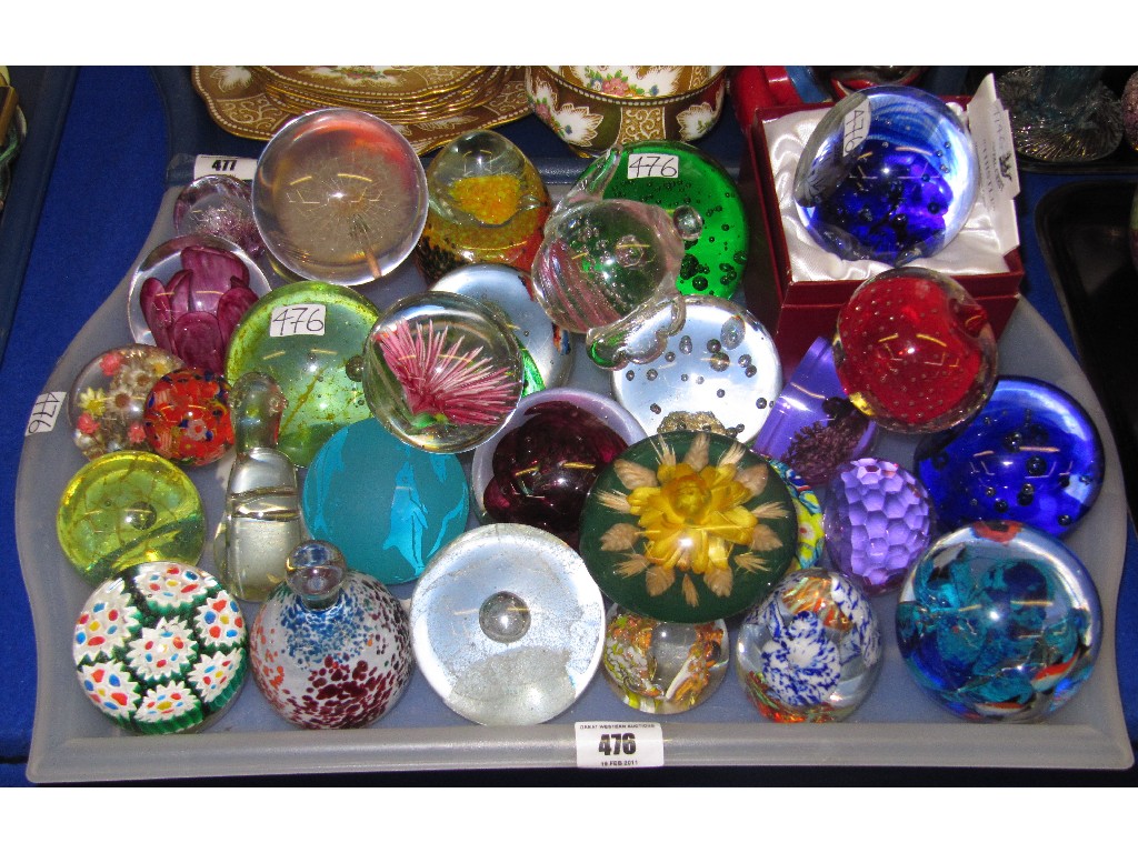 Appraisal: Tray lot of assorted paperweights to include Mdina etc