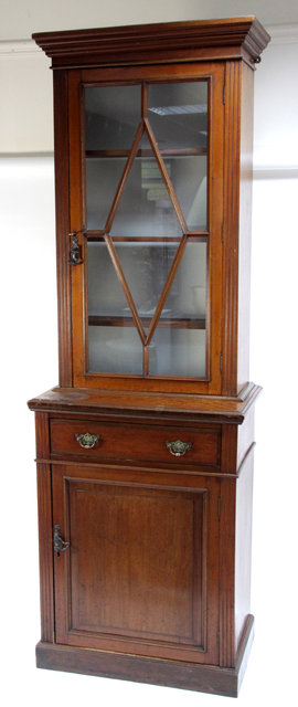 Appraisal: An Edwardian mahogany cupboard the upper section enclosed by a