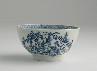 Appraisal: A Lowestoft blue and white teabowl printed with the 'Good