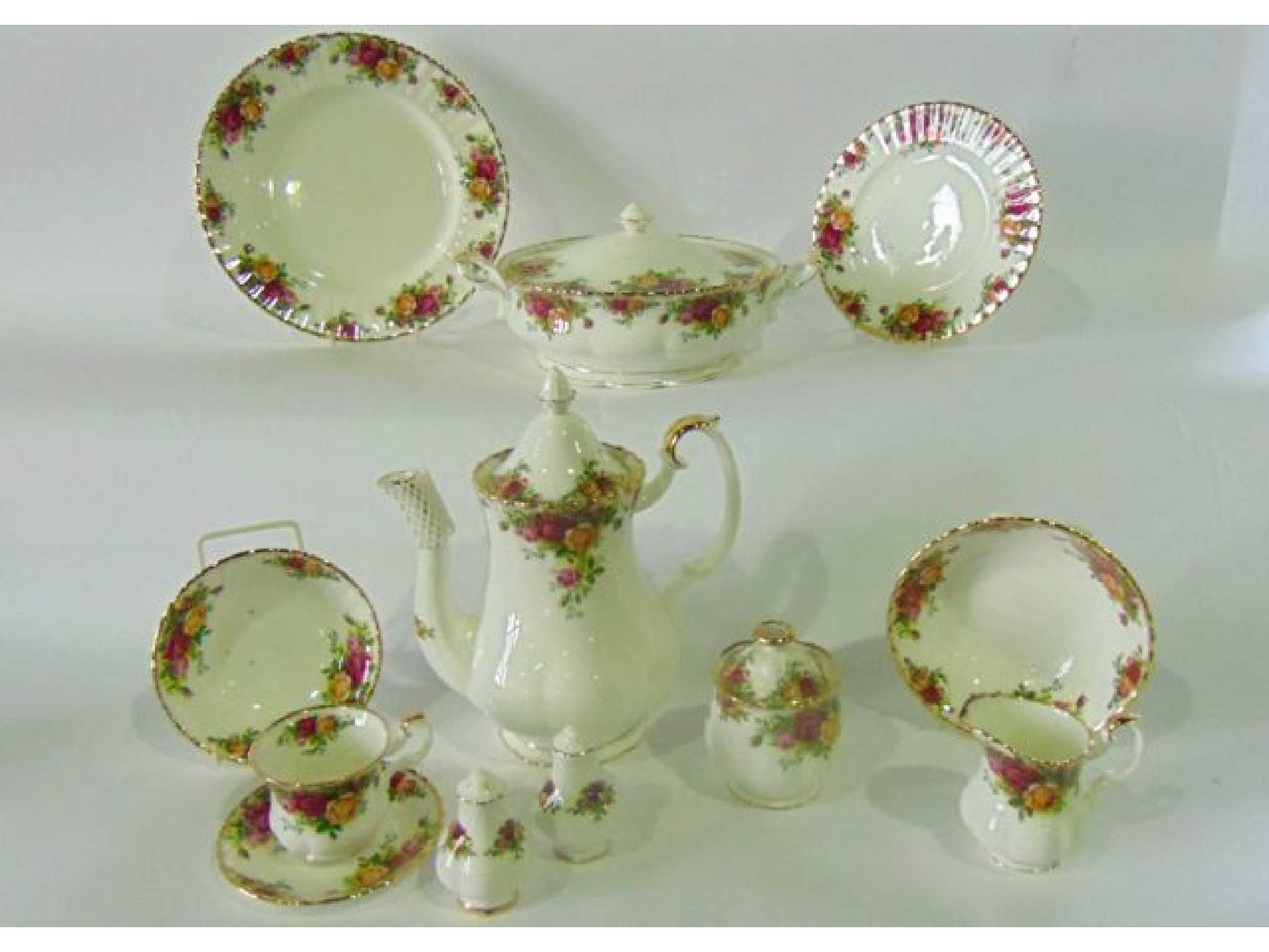 Appraisal: A quantity of Royal Albert Old Country Roses pattern dinner