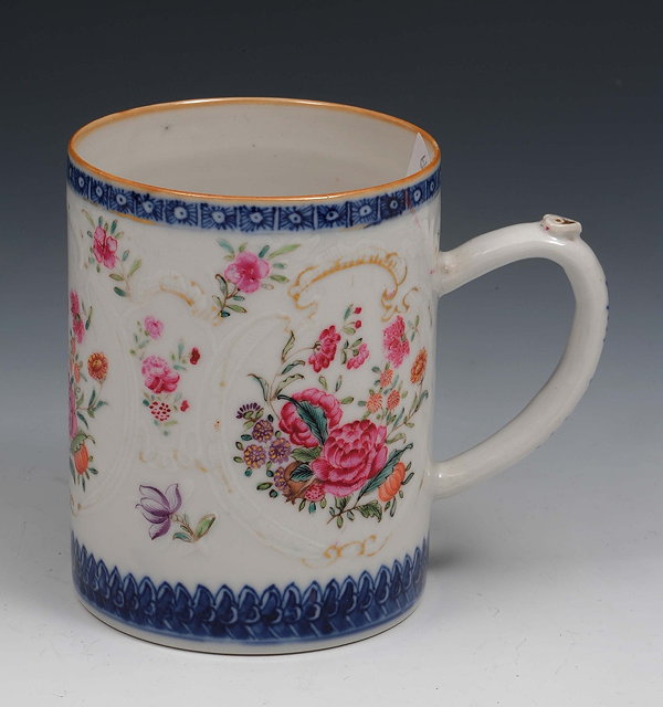 Appraisal: A Chinese porcelain famille rose export tankard th Centurywith panels