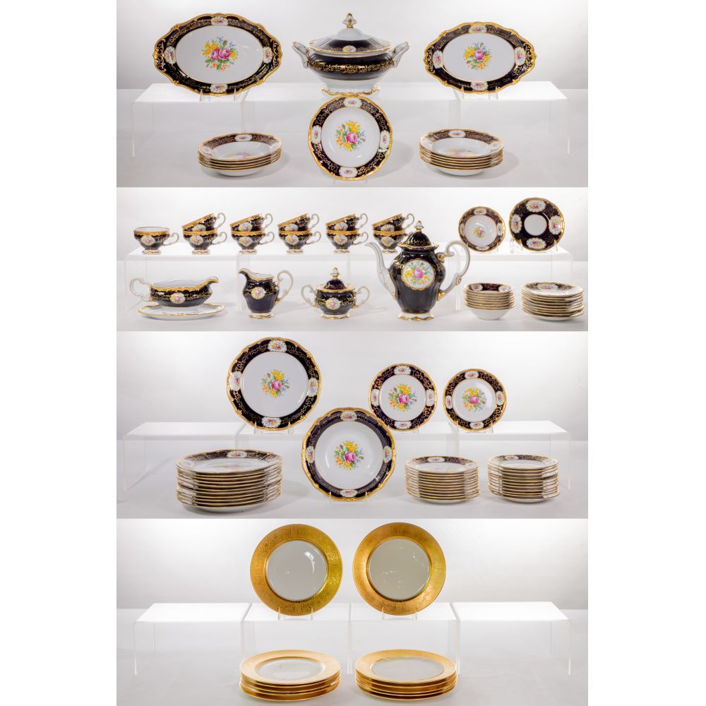 Appraisal: WEIMAR COBALT PORCELAIN DINNERWARE pieces including -inch dinner plates -inch