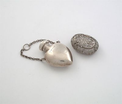 Appraisal: An Edwardian heart shaped scent with suspensory chain and screw