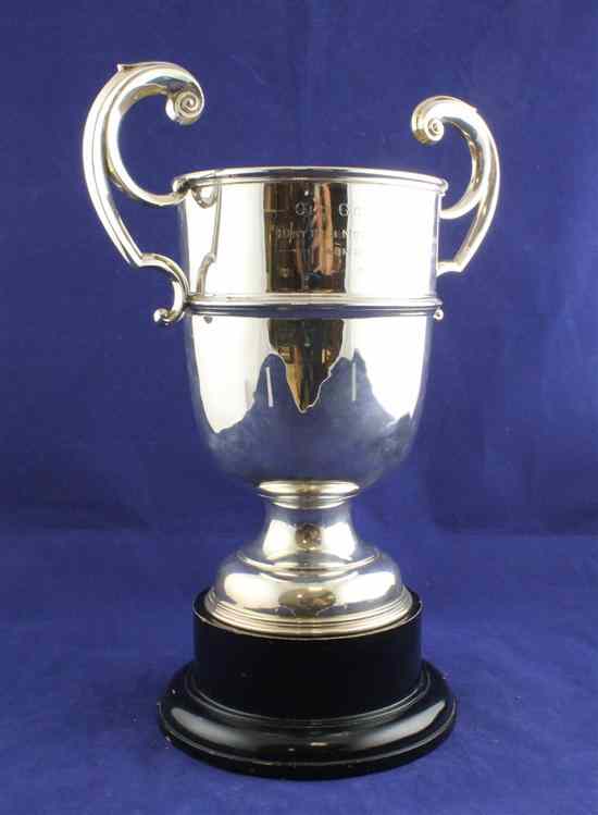 Appraisal: A George V silver two handled boxing presentation trophy cup