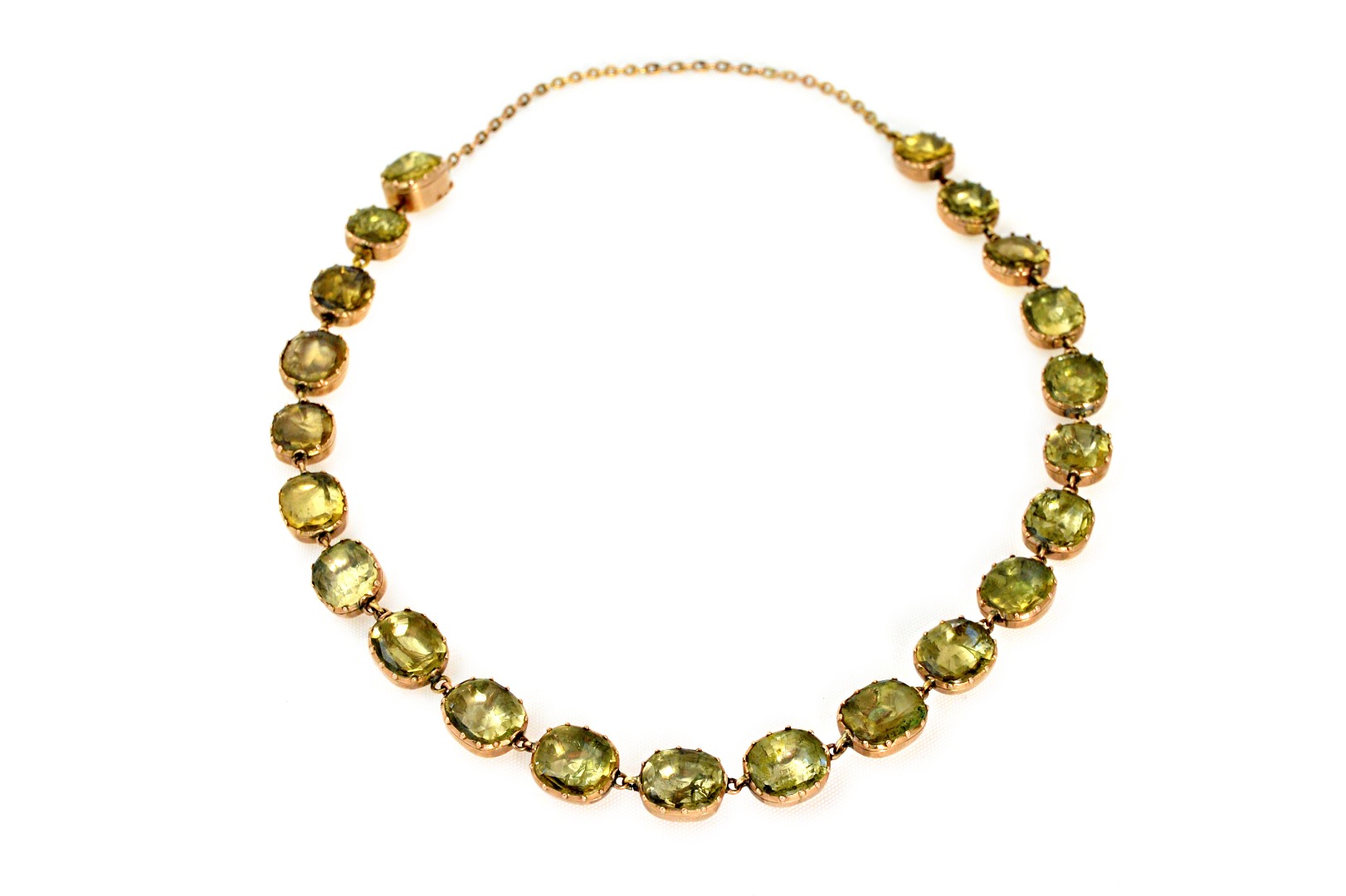 Appraisal: An early th century gold and foil-backed quartz necklace the