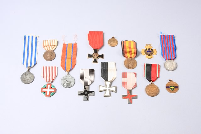 Appraisal: Grouping of Italian medals for campaign or unit service Group