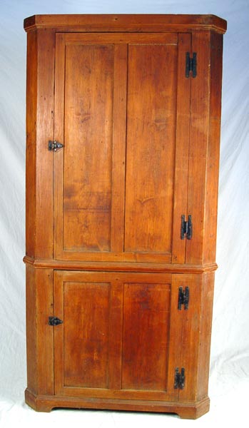 Appraisal: th C AMERICAN COUNTRY PINE CORNER CABINET Two door blind