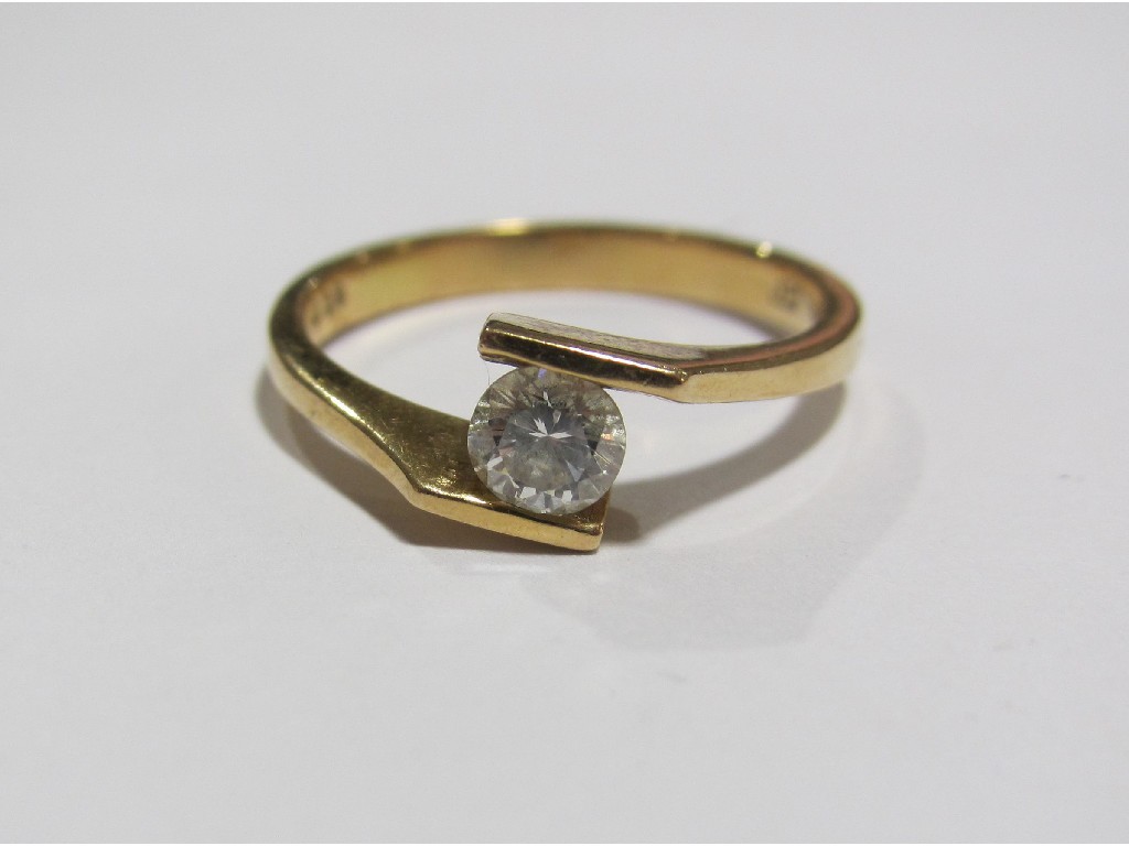 Appraisal: Eighteen carat gold diamond solitaire ring with round brilliant cut