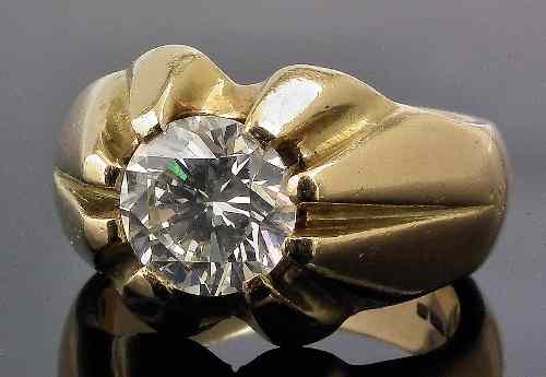 Appraisal: A gentleman's ct gold mounted solitaire diamond ring the brilliant