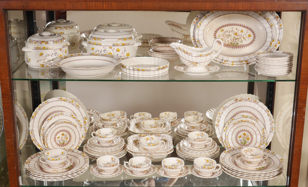 Appraisal: SPODE BUTTERCUP CHINA SERVICE Approx assembled pieces in the ''Buttercup''