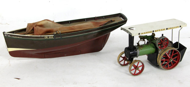 Appraisal: A Mamod steam model tractor cm long and a pond