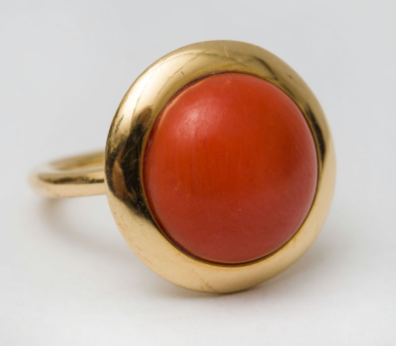 Appraisal: K GOLD AND CORAL RING Size approx grams Estimate -