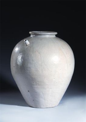 Appraisal: A massive Chinese white-glazed stoneware amphora with a short spout