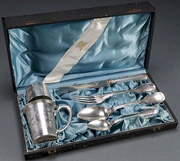 Appraisal: A SIX PIECE CASED SILVER PLACE SETTING A SIX PIECE