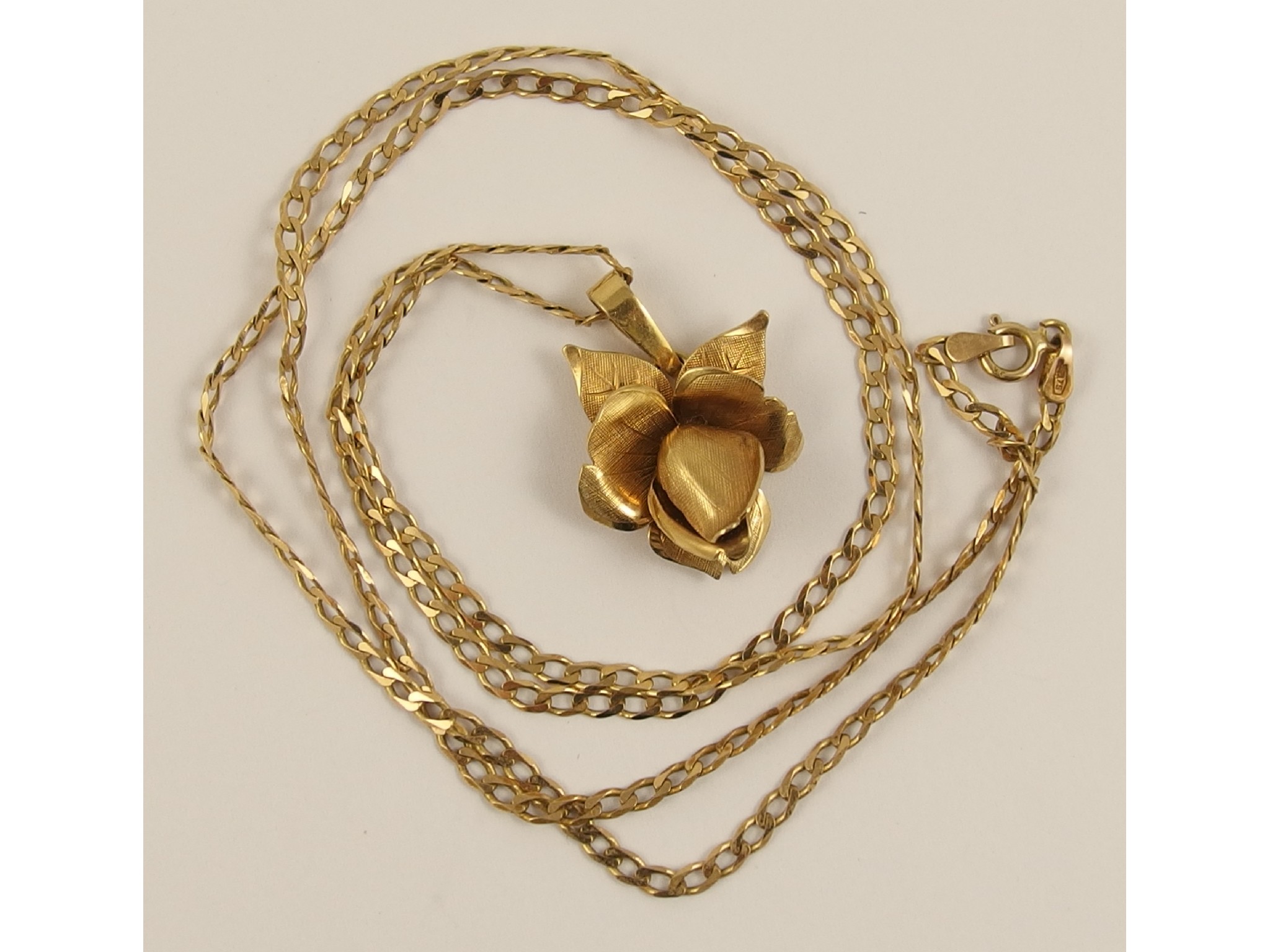 Appraisal: A ct rose pendant and chain weight approx gms